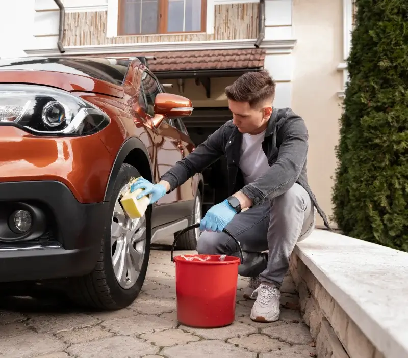 Lavage auto à domicile Busnes : professionnel intervenant sur un véhicule